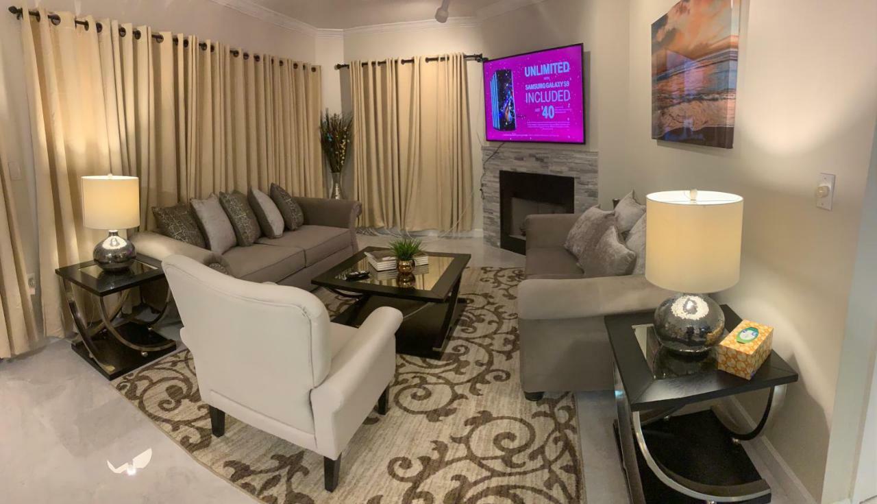 Luxury Condo In The Heart Of 비둘기 포지 외부 사진